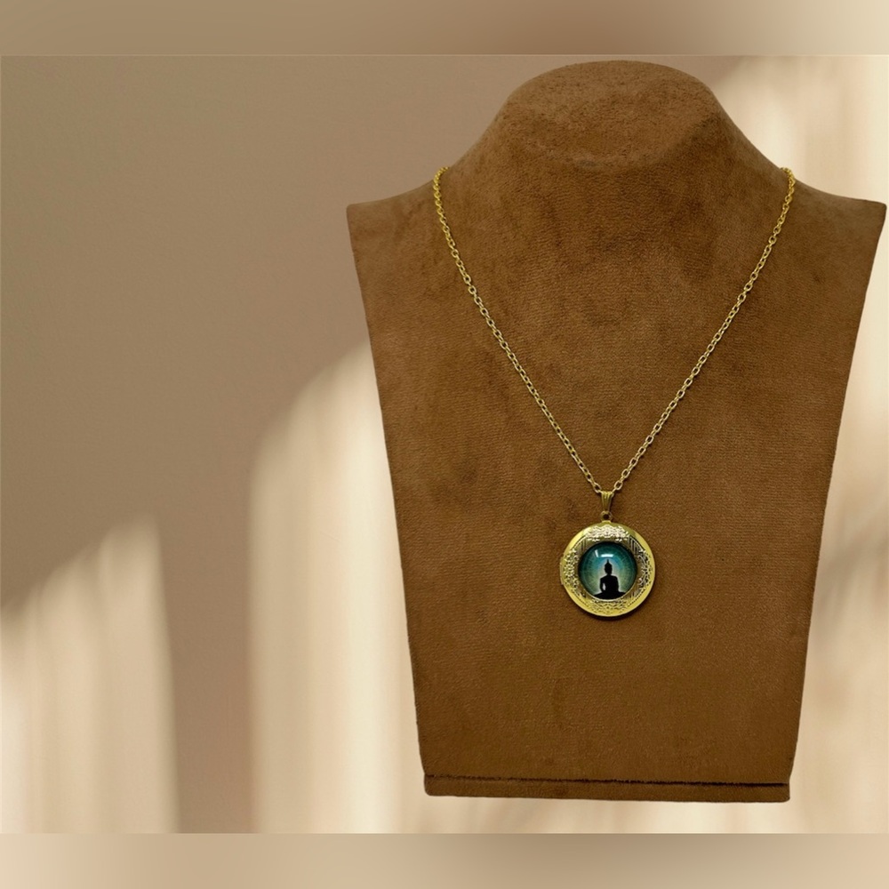 🛍️SALE🛍️ Buddha Gold Tone Locket Necklace - Picture 2 of 6